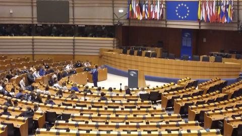 Jugendliche besuchen das Europäische Parlament in Brüssel